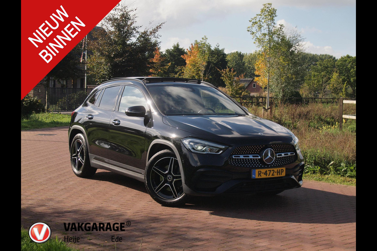 Mercedes-Benz GLA 180 AMG Line | Panoramadak | Camera | Trekhaak | Sfeerverlichting | Apple Carplay | NL-Auto |
