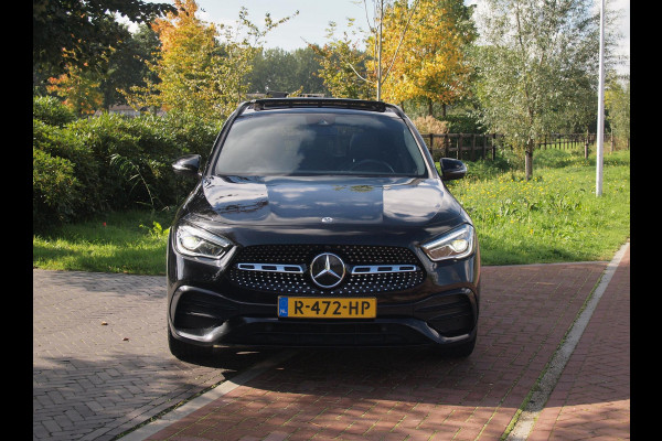 Mercedes-Benz GLA 180 AMG Line | Panoramadak | Camera | Trekhaak | Sfeerverlichting | Apple Carplay | NL-Auto |