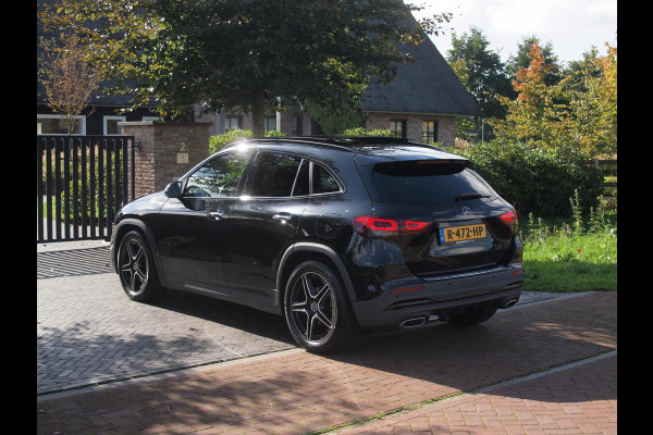 Mercedes-Benz GLA 180 AMG Line | Panoramadak | Camera | Trekhaak | Sfeerverlichting | Apple Carplay | NL-Auto |