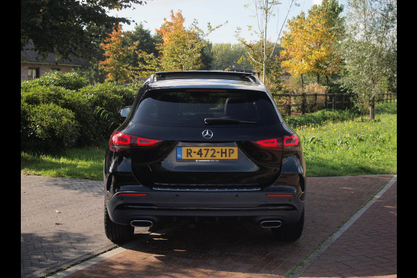 Mercedes-Benz GLA 180 AMG Line | Panoramadak | Camera | Trekhaak | Sfeerverlichting | Apple Carplay | NL-Auto |