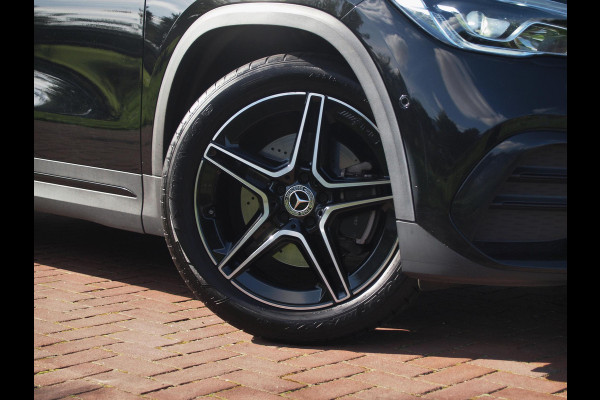 Mercedes-Benz GLA 180 AMG Line | Panoramadak | Camera | Trekhaak | Sfeerverlichting | Apple Carplay | NL-Auto |