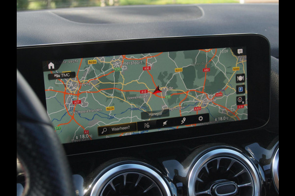 Mercedes-Benz GLA 180 AMG Line | Panoramadak | Camera | Trekhaak | Sfeerverlichting | Apple Carplay | NL-Auto |