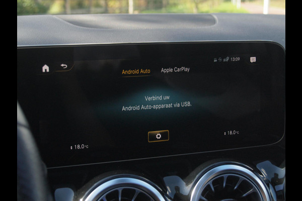 Mercedes-Benz GLA 180 AMG Line | Panoramadak | Camera | Trekhaak | Sfeerverlichting | Apple Carplay | NL-Auto |