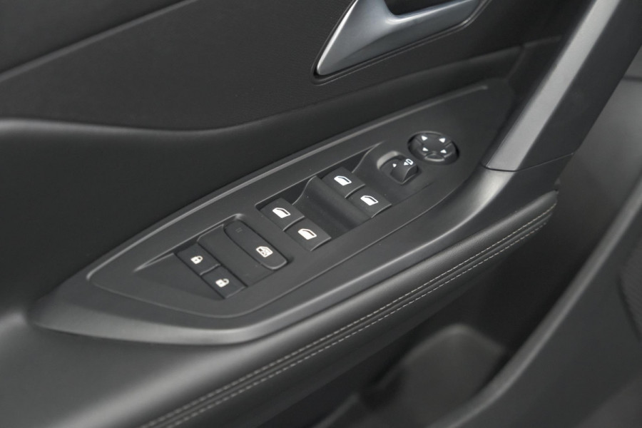 Peugeot 408 1.6 HYbrid 225 EAT8 Allure | Adaptieve Cruise Control | Camera | 19 Inch Lichtmetalen Velgen | Apple Carplay