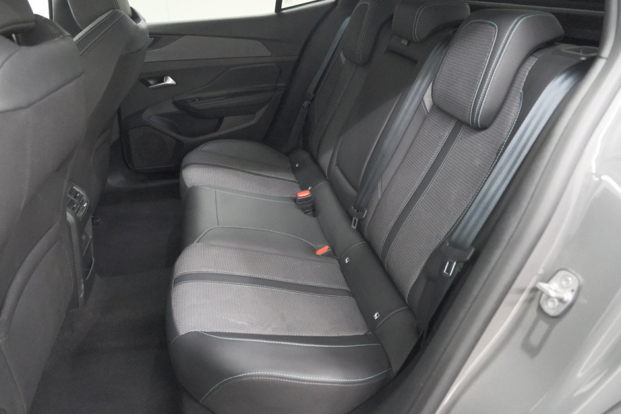 Peugeot 408 1.6 HYbrid 225 EAT8 Allure | Adaptieve Cruise Control | Camera | 19 Inch Lichtmetalen Velgen | Apple Carplay