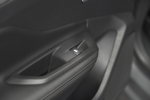 Peugeot 408 1.6 HYbrid 225 EAT8 Allure | Adaptieve Cruise Control | Camera | 19 Inch Lichtmetalen Velgen | Apple Carplay