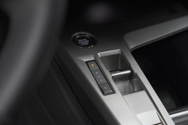 Peugeot 408 1.6 HYbrid 225 EAT8 Allure | Adaptieve Cruise Control | Camera | 19 Inch Lichtmetalen Velgen | Apple Carplay