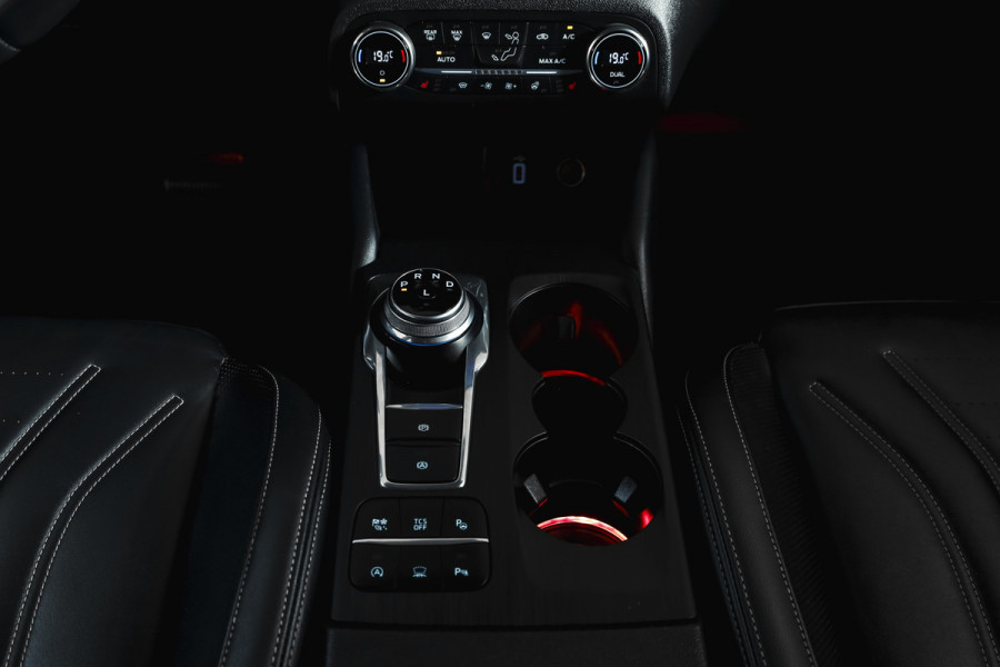 Ford FOCUS Wagon 1.5 EcoBoost 150 PK Vignale - Automaat | Adapt. Cruise | Winterpakket | PDC | Camera | NAV + App. Connect | ECC | DAB | Elk. Klep | LM 18" |