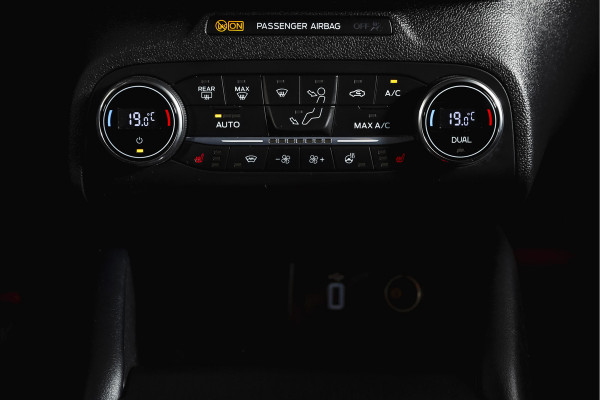Ford FOCUS Wagon 1.5 EcoBoost 150 PK Vignale - Automaat | Adapt. Cruise | Winterpakket | PDC | Camera | NAV + App. Connect | ECC | DAB | Elk. Klep | LM 18" |