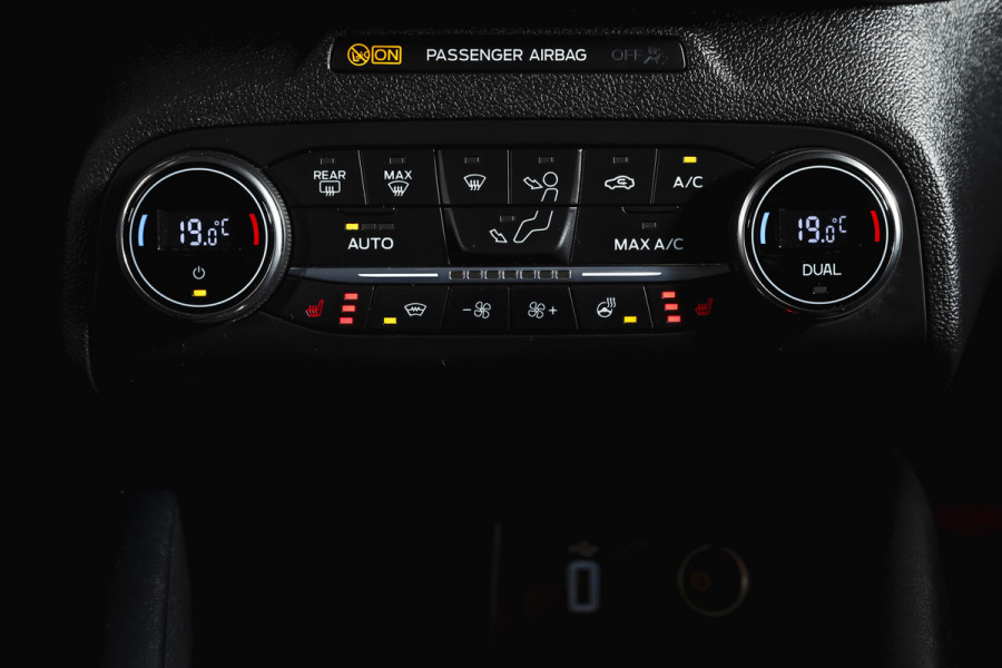 Ford FOCUS Wagon 1.5 EcoBoost 150 PK Vignale - Automaat | Adapt. Cruise | Winterpakket | PDC | Camera | NAV + App. Connect | ECC | DAB | Elk. Klep | LM 18" |