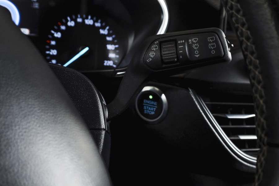 Ford FOCUS Wagon 1.5 EcoBoost 150 PK Vignale - Automaat | Adapt. Cruise | Winterpakket | PDC | Camera | NAV + App. Connect | ECC | DAB | Elk. Klep | LM 18" |