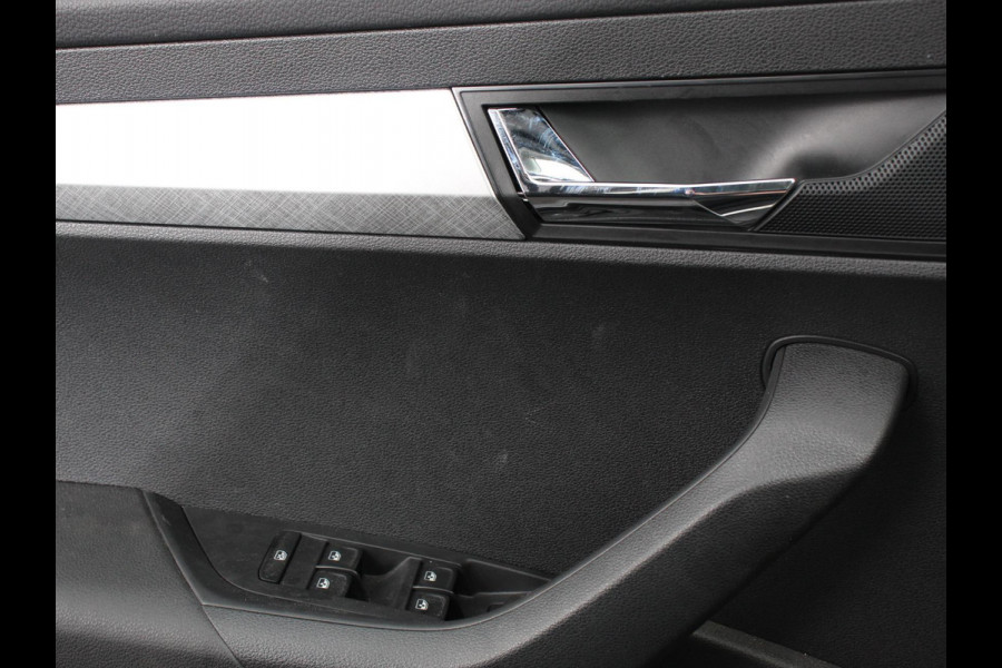 Škoda Karoq 1.5 TSI 150pk DSG ACT Selection Navigatie Apple Carplay/Android Auto Camera Parkeer sensoren Adaptieve Cruise Control Lichtmetalen Velgen Digitale Cockpit