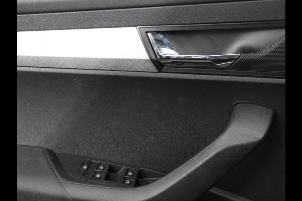 Škoda Karoq 1.5 TSI 150pk DSG ACT Selection Navigatie Apple Carplay/Android Auto Camera Parkeer sensoren Adaptieve Cruise Control Lichtmetalen Velgen Digitale Cockpit