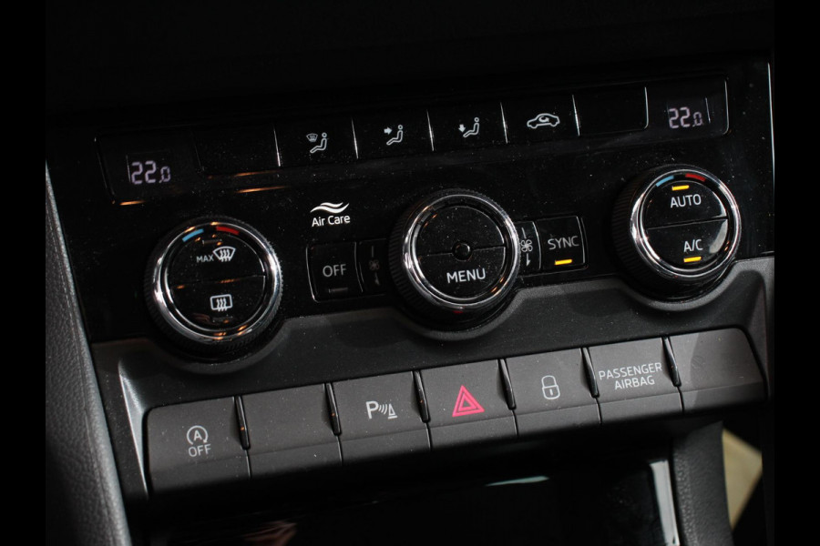 Škoda Karoq 1.5 TSI 150pk DSG ACT Selection Navigatie Apple Carplay/Android Auto Camera Parkeer sensoren Adaptieve Cruise Control Lichtmetalen Velgen Digitale Cockpit