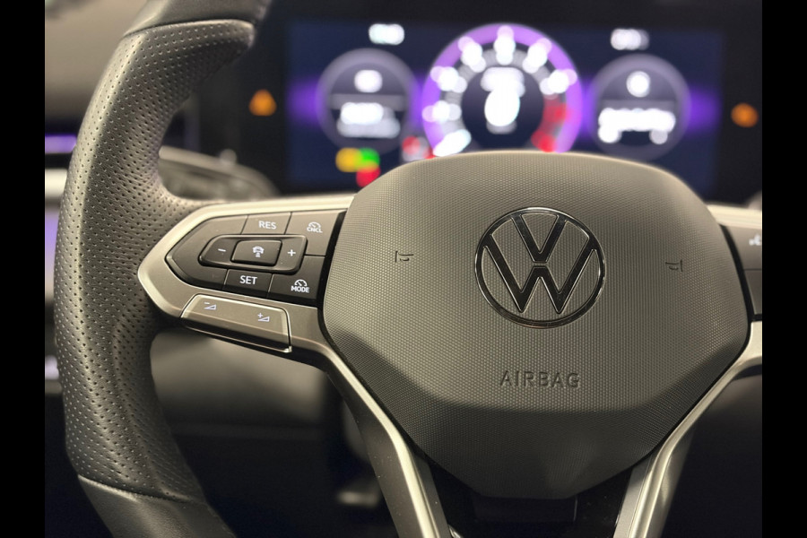 Volkswagen T-Roc 1.5 eTsi R-Line First Edition*Winterpakket*Camera*IQ-Light*