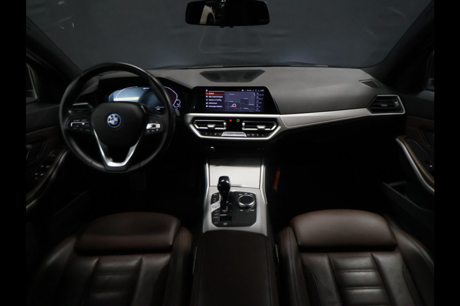 BMW 3-serie 320e Business Edition Plus [APPLE CARPLAY, ANDROID, CRUISE CONTROL, STOELVERWARMING, DIGITAL DASH, PDC 360, LEDER, BLUETOOTH, CLIMATECONTROL, LED, NAVIGATIE, NIEUWSTAAT]