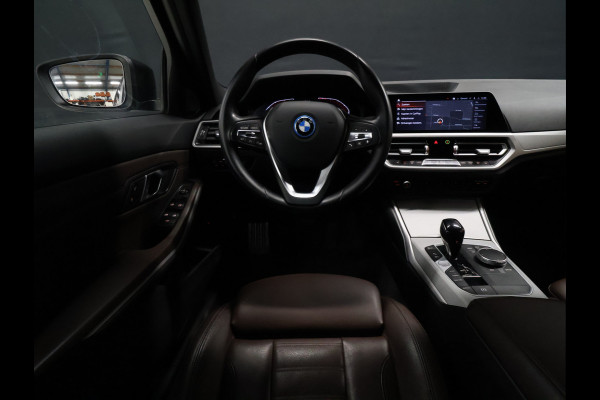 BMW 3-serie 320e Business Edition Plus [APPLE CARPLAY, ANDROID, CRUISE CONTROL, STOELVERWARMING, DIGITAL DASH, PDC 360, LEDER, BLUETOOTH, CLIMATECONTROL, LED, NAVIGATIE, NIEUWSTAAT]