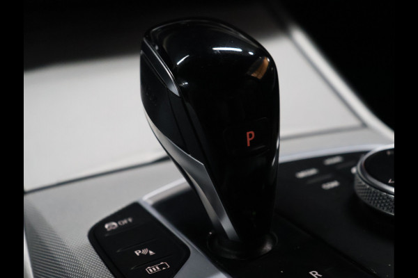 BMW 3-serie 320e Business Edition Plus [APPLE CARPLAY, ANDROID, CRUISE CONTROL, STOELVERWARMING, DIGITAL DASH, PDC 360, LEDER, BLUETOOTH, CLIMATECONTROL, LED, NAVIGATIE, NIEUWSTAAT]