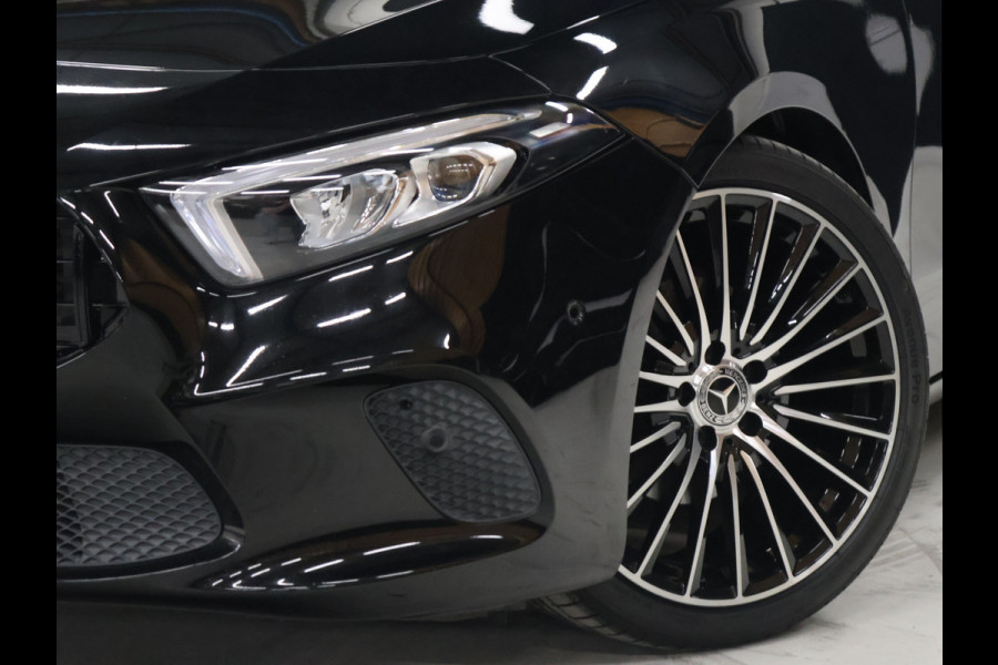 Mercedes-Benz A-Klasse 180 Business Solution Luxury [STOELVERWARMING, SFEERVERLICHTING, CAMERA, DIGITAL DASH, CRUISE CONTROL, LED, LEDER, BLUETOOTH, CLIMECONTROL, NAVIGATIE, ESP, START STOP SYSTEEM, NIEUWSTAAT]