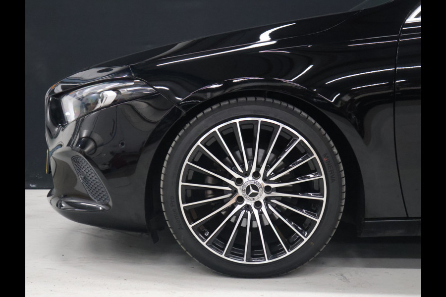 Mercedes-Benz A-Klasse 180 Business Solution Luxury [STOELVERWARMING, SFEERVERLICHTING, CAMERA, DIGITAL DASH, CRUISE CONTROL, LED, LEDER, BLUETOOTH, CLIMECONTROL, NAVIGATIE, ESP, START STOP SYSTEEM, NIEUWSTAAT]