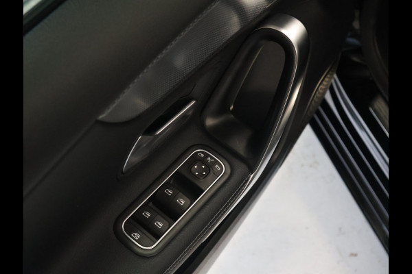 Mercedes-Benz A-Klasse 180 Business Solution Luxury [STOELVERWARMING, SFEERVERLICHTING, CAMERA, DIGITAL DASH, CRUISE CONTROL, LED, LEDER, BLUETOOTH, CLIMECONTROL, NAVIGATIE, ESP, START STOP SYSTEEM, NIEUWSTAAT]