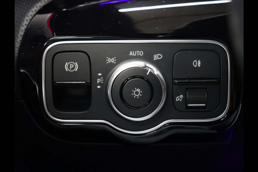 Mercedes-Benz A-Klasse 180 Business Solution Luxury [STOELVERWARMING, SFEERVERLICHTING, CAMERA, DIGITAL DASH, CRUISE CONTROL, LED, LEDER, BLUETOOTH, CLIMECONTROL, NAVIGATIE, ESP, START STOP SYSTEEM, NIEUWSTAAT]