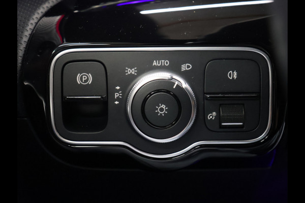 Mercedes-Benz A-Klasse 180 Business Solution Luxury [STOELVERWARMING, SFEERVERLICHTING, CAMERA, DIGITAL DASH, CRUISE CONTROL, LED, LEDER, BLUETOOTH, CLIMECONTROL, NAVIGATIE, ESP, START STOP SYSTEEM, NIEUWSTAAT]