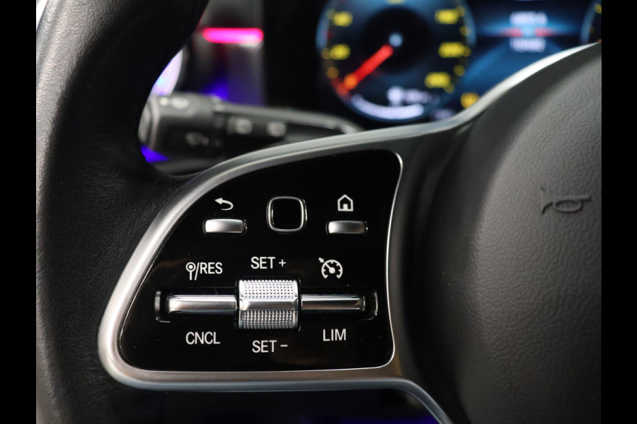 Mercedes-Benz A-Klasse 180 Business Solution Luxury [STOELVERWARMING, SFEERVERLICHTING, CAMERA, DIGITAL DASH, CRUISE CONTROL, LED, LEDER, BLUETOOTH, CLIMECONTROL, NAVIGATIE, ESP, START STOP SYSTEEM, NIEUWSTAAT]