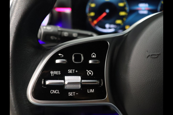 Mercedes-Benz A-Klasse 180 Business Solution Luxury [STOELVERWARMING, SFEERVERLICHTING, CAMERA, DIGITAL DASH, CRUISE CONTROL, LED, LEDER, BLUETOOTH, CLIMECONTROL, NAVIGATIE, ESP, START STOP SYSTEEM, NIEUWSTAAT]