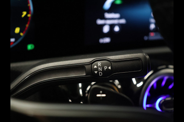 Mercedes-Benz A-Klasse 180 Business Solution Luxury [STOELVERWARMING, SFEERVERLICHTING, CAMERA, DIGITAL DASH, CRUISE CONTROL, LED, LEDER, BLUETOOTH, CLIMECONTROL, NAVIGATIE, ESP, START STOP SYSTEEM, NIEUWSTAAT]