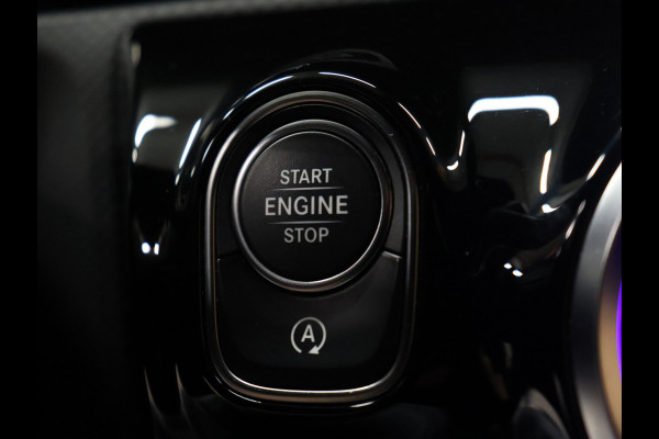 Mercedes-Benz A-Klasse 180 Business Solution Luxury [STOELVERWARMING, SFEERVERLICHTING, CAMERA, DIGITAL DASH, CRUISE CONTROL, LED, LEDER, BLUETOOTH, CLIMECONTROL, NAVIGATIE, ESP, START STOP SYSTEEM, NIEUWSTAAT]