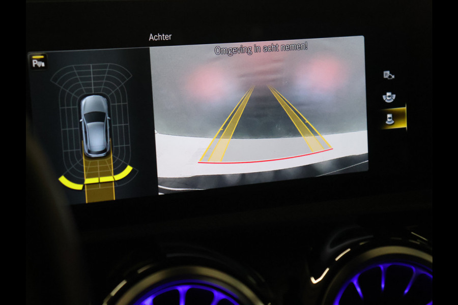 Mercedes-Benz A-Klasse 180 Business Solution Luxury [STOELVERWARMING, SFEERVERLICHTING, CAMERA, DIGITAL DASH, CRUISE CONTROL, LED, LEDER, BLUETOOTH, CLIMECONTROL, NAVIGATIE, ESP, START STOP SYSTEEM, NIEUWSTAAT]