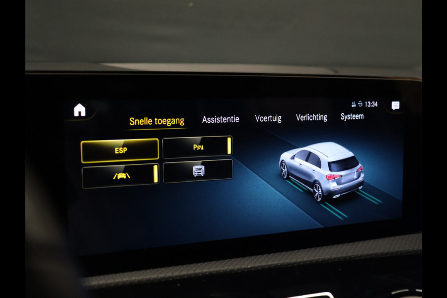 Mercedes-Benz A-Klasse 180 Business Solution Luxury [STOELVERWARMING, SFEERVERLICHTING, CAMERA, DIGITAL DASH, CRUISE CONTROL, LED, LEDER, BLUETOOTH, CLIMECONTROL, NAVIGATIE, ESP, START STOP SYSTEEM, NIEUWSTAAT]