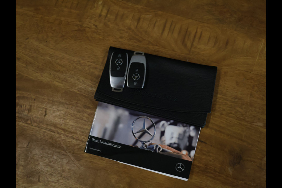 Mercedes-Benz A-Klasse 180 Business Solution Luxury [STOELVERWARMING, SFEERVERLICHTING, CAMERA, DIGITAL DASH, CRUISE CONTROL, LED, LEDER, BLUETOOTH, CLIMECONTROL, NAVIGATIE, ESP, START STOP SYSTEEM, NIEUWSTAAT]