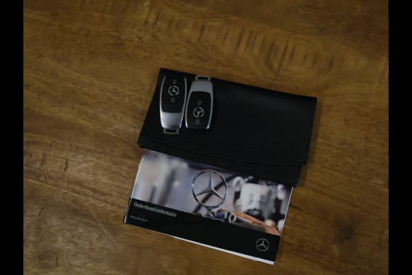 Mercedes-Benz A-Klasse 180 Business Solution Luxury [STOELVERWARMING, SFEERVERLICHTING, CAMERA, DIGITAL DASH, CRUISE CONTROL, LED, LEDER, BLUETOOTH, CLIMECONTROL, NAVIGATIE, ESP, START STOP SYSTEEM, NIEUWSTAAT]