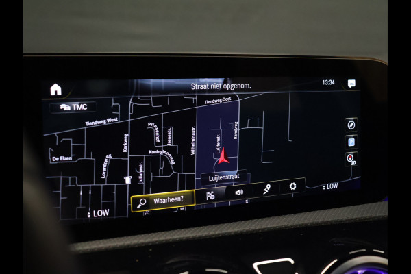 Mercedes-Benz A-Klasse 180 Business Solution Luxury [STOELVERWARMING, SFEERVERLICHTING, CAMERA, DIGITAL DASH, CRUISE CONTROL, LED, LEDER, BLUETOOTH, CLIMECONTROL, NAVIGATIE, ESP, START STOP SYSTEEM, NIEUWSTAAT]