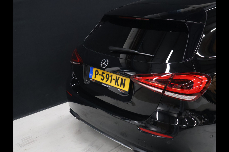 Mercedes-Benz A-Klasse 180 Business Solution Luxury [STOELVERWARMING, SFEERVERLICHTING, CAMERA, DIGITAL DASH, CRUISE CONTROL, LED, LEDER, BLUETOOTH, CLIMECONTROL, NAVIGATIE, ESP, START STOP SYSTEEM, NIEUWSTAAT]