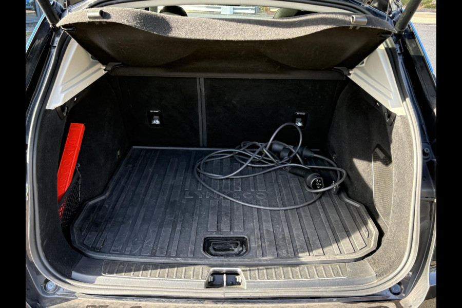 Lynk & Co 01 1.5 VAN €21.900,- VOOR €19.770,- UW VOORDEEL: €2.130,- APPLE CARPLAY/ANDROID AUTO | PANORAMADAK | ELEKTRISCHE ACHTERKLEP | STOEL VERWARMING | MEMORY SEATS |
