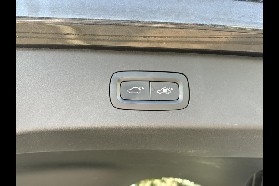 Lynk & Co 01 1.5 VAN €21.900,- VOOR €19.770,- UW VOORDEEL: €2.130,- APPLE CARPLAY/ANDROID AUTO | PANORAMADAK | ELEKTRISCHE ACHTERKLEP | STOEL VERWARMING | MEMORY SEATS |