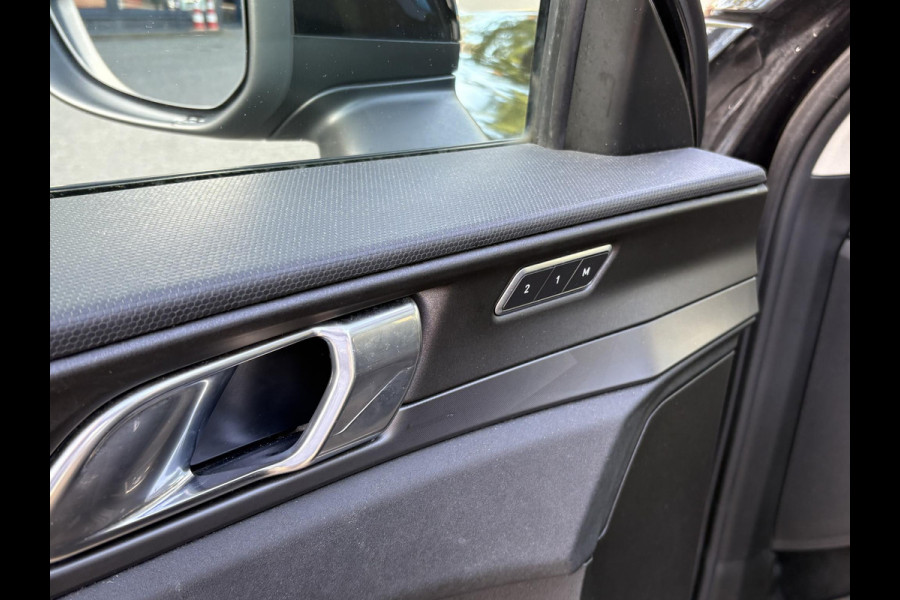 Lynk & Co 01 1.5 VAN €21.900,- VOOR €19.770,- UW VOORDEEL: €2.130,- APPLE CARPLAY/ANDROID AUTO | PANORAMADAK | ELEKTRISCHE ACHTERKLEP | STOEL VERWARMING | MEMORY SEATS |