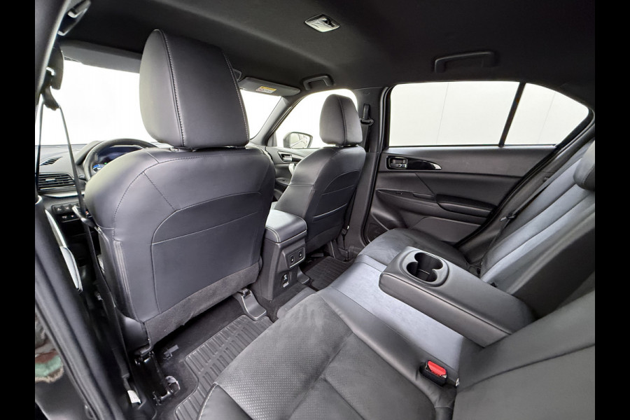 Mitsubishi Eclipse Cross 2.4I 188PK Automaat PHEV Hybride 360°Camera Adap.Cruise toel+Stuurverwarming Apple Carplay/Android Auto Navi Ecc Pdc Executive Lane Assist Privacy Glas Led Lmv Voicecontrol Regen-Lichtsensor Isofix Dodehoekdetectie 1.500KG Trekgewicht 1e Eigenaar Origineel Nederlandse Auto