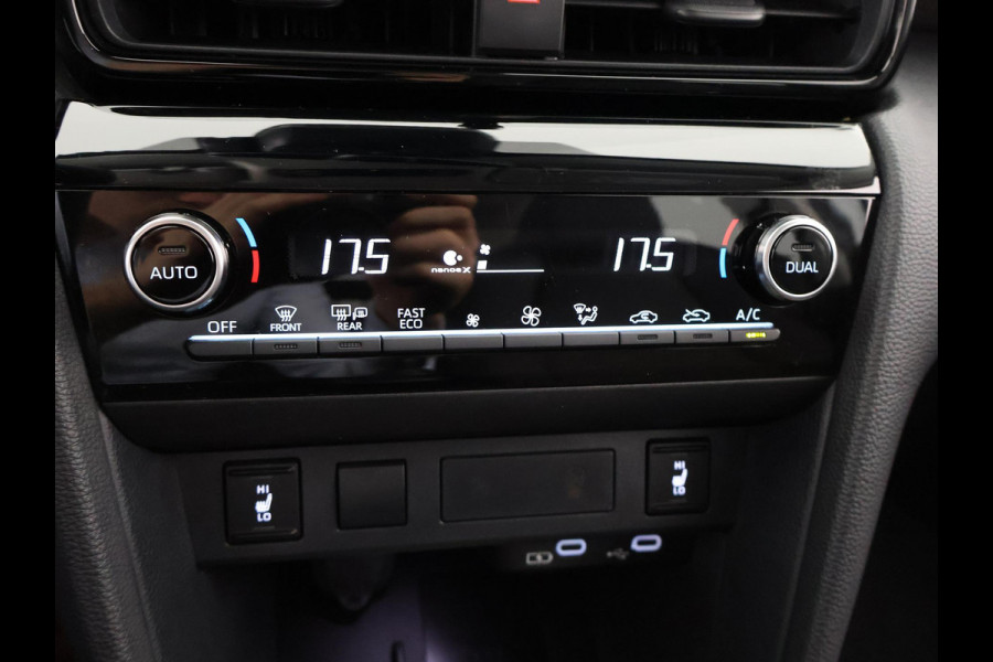 Toyota Yaris Cross 1.5 Hybrid Executive | Apple Carplay & AndroidAUTO | Stoelverwarming | Dodehoek detectie | Parkeersensoren |