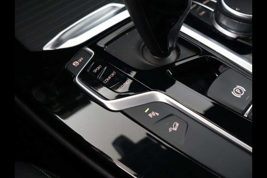 BMW X3 xDrive20i 184 PK M-SPORT H.E. EDITION + HEAD-UP | SFEERVERL. | CARPLAY | LEDER | CAMERA | 19 INCH