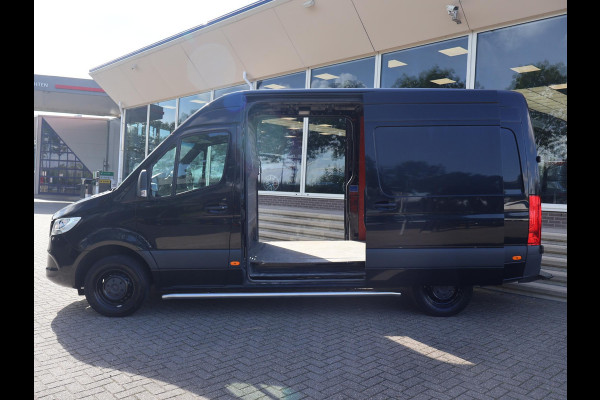 Mercedes-Benz Sprinter 319 3.0 CDI V6 190 PK AUT. L2H2 + 2 SCHUIFDEUREN | 3500 KG TREKHAAK | BREEDBEELD MBUX NAVIGATIE