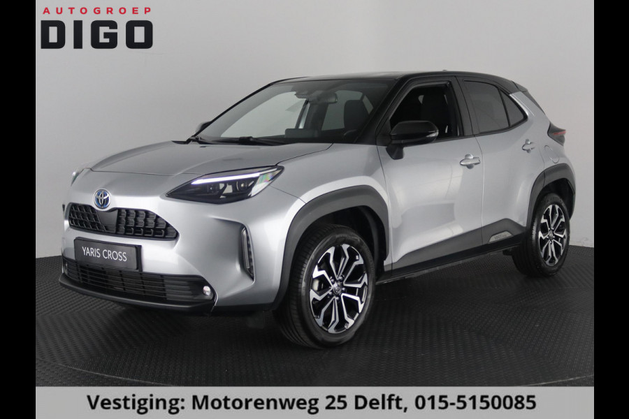 Toyota Yaris Cross 1.5 HYBRID DYNAMIC BITONE SILVERLINE GARANTIE 2035 NAVIGATIE . STUUR EN STOEL VERWARMING . ADAPTIEVE CRUICE CONTROL .
