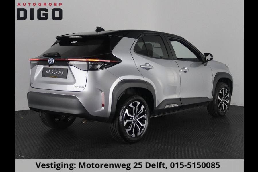 Toyota Yaris Cross 1.5 HYBRID DYNAMIC BITONE SILVERLINE GARANTIE 2035 NAVIGATIE . STUUR EN STOEL VERWARMING . ADAPTIEVE CRUICE CONTROL .