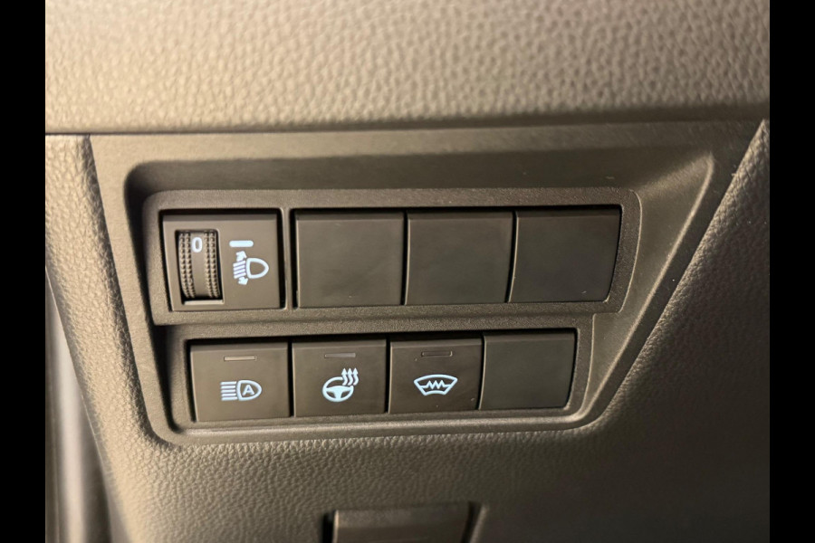 Toyota Yaris Cross 1.5 HYBRID DYNAMIC BITONE SILVERLINE GARANTIE 2035 NAVIGATIE . STUUR EN STOEL VERWARMING . ADAPTIEVE CRUICE CONTROL .