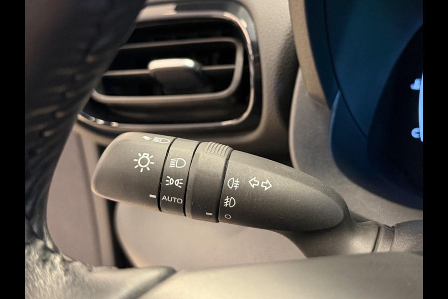 Toyota Yaris Cross 1.5 HYBRID DYNAMIC BITONE SILVERLINE GARANTIE 2035 NAVIGATIE . STUUR EN STOEL VERWARMING . ADAPTIEVE CRUICE CONTROL .