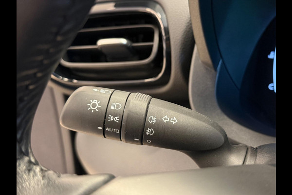Toyota Yaris Cross 1.5 HYBRID DYNAMIC BITONE SILVERLINE GARANTIE 2035 NAVIGATIE . STUUR EN STOEL VERWARMING . ADAPTIEVE CRUICE CONTROL .