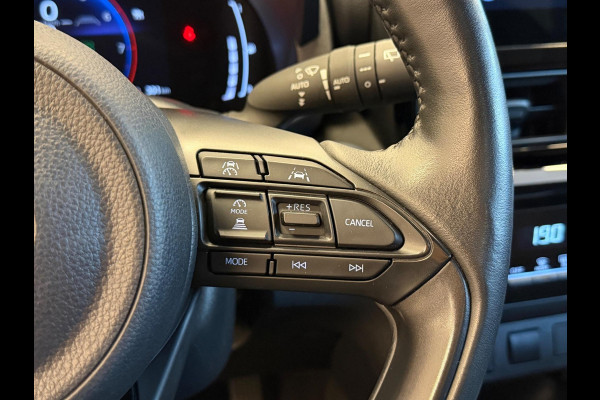 Toyota Yaris Cross 1.5 HYBRID DYNAMIC BITONE SILVERLINE GARANTIE 2035 NAVIGATIE . STUUR EN STOEL VERWARMING . ADAPTIEVE CRUICE CONTROL .